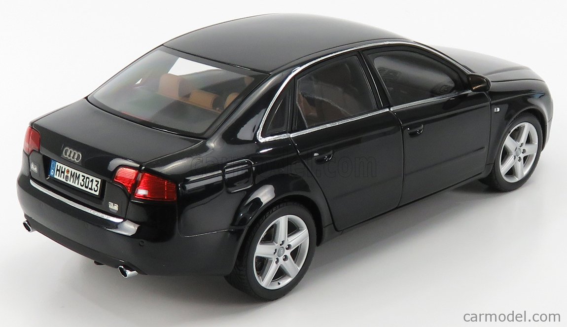 Miniature MINICHAMPS Audi A4 Avant 3.2 Quattro 2005 Argent - Échelle 1/18
