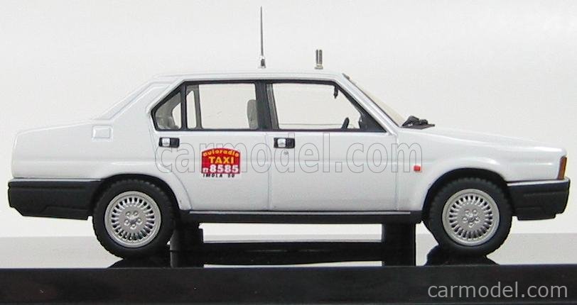 VOITURES MINIATURES 1 43 Alfa Romeo EUR 15,00 - FR