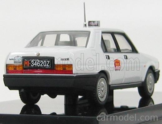 ZC975 PEGO PG1005 Voiture 1/43 1:43 Alfa Romeo 33 Taxi di Milano blanc