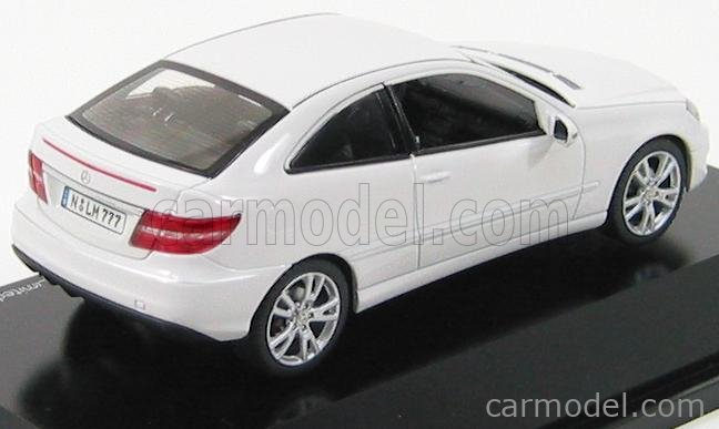 MERCEDES CLASSE C W204 Gris Iridium SCHUCO 1:43 de reference B6 696