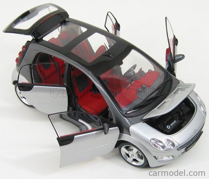 KYOSHO 0019139 Scale 1/18 | SMART FORFOUR 2006 STARLIGHT SILVER