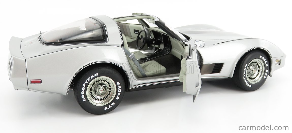 AUTOART 71201 Scale 1/18 | CHEVROLET CORVETTE COUPE 1982 SILVER