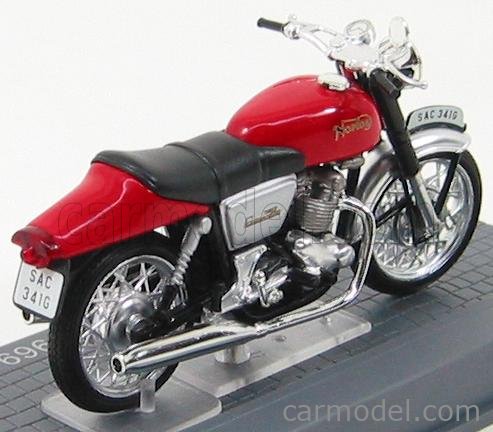 Scale model 1/24 Motorcycle Norton Commando 750 1969 Red 