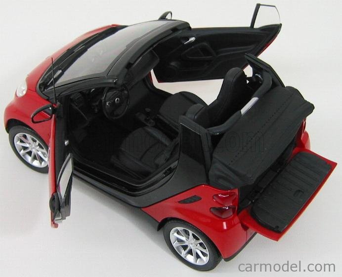 MINICHAMPS 150036333 Scale 1/18 | SMART FORTWO CABRIO 2007 RED
