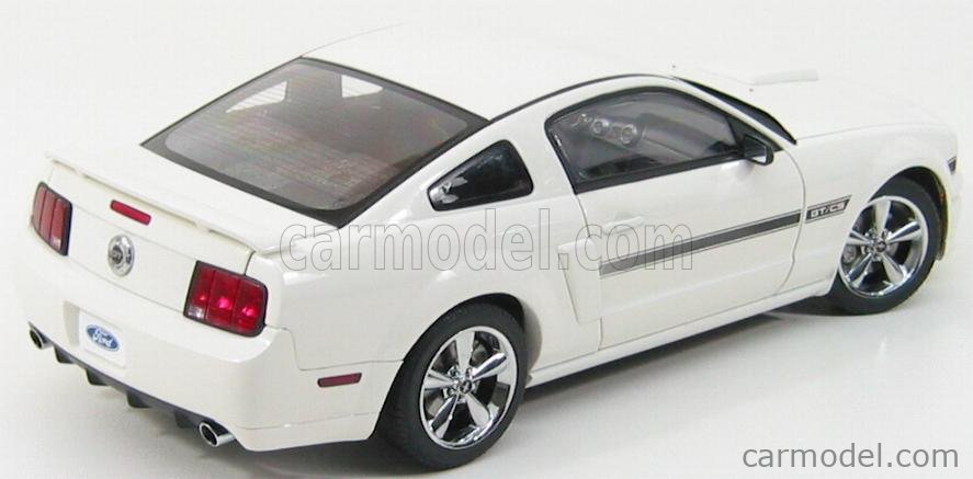 1/18 オートアート フォード マスタング GT クーペ 2007 1/18 Autoart 2007 Ford Mustang GT Coupe Appearance Package Option