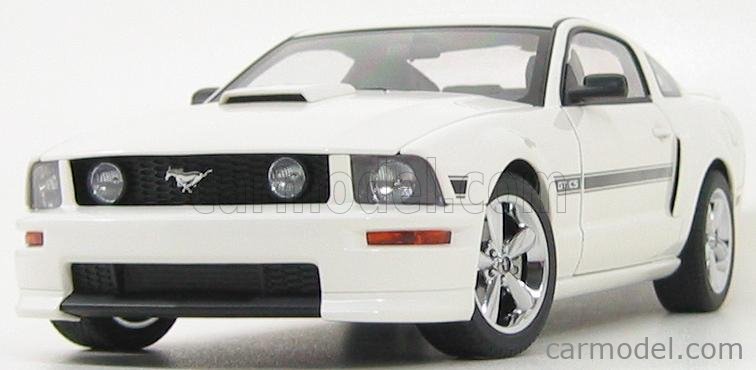 1/18 オートアート フォード マスタング GT クーペ 2007 1/18 Autoart 2007 Ford Mustang GT Coupe Appearance Package