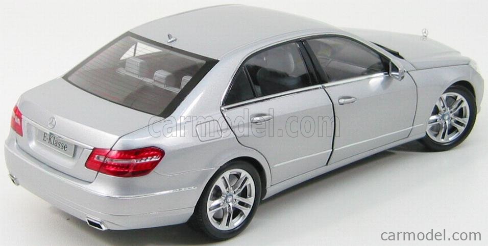 Minichamps B66960212 Scale 1 18 