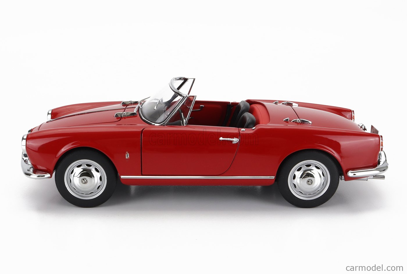 AUTOART 70157 Scale 1/18 | ALFA ROMEO GIULIETTA 1300 SPIDER