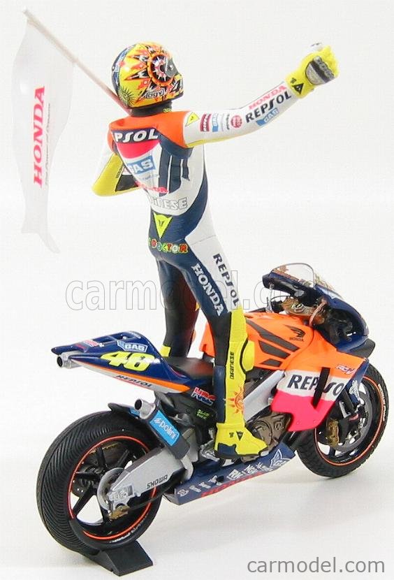 HONDA - RC211V TEAM REPSOL N 46 1st WINNER IN MOTOGP + FIGURES VALENTINO  ROSSI 2002 WORLD CHAMPION (WITH RAIN TYRES)