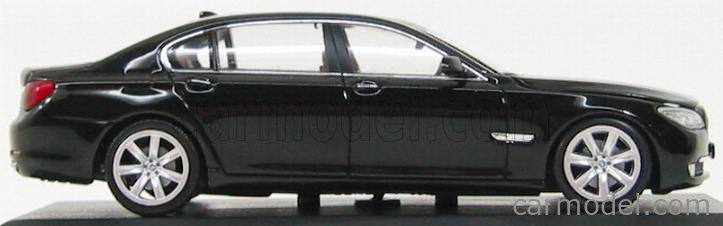 BMW 7-Series F02 2008 Blue Metallic 1:43 Minichamps