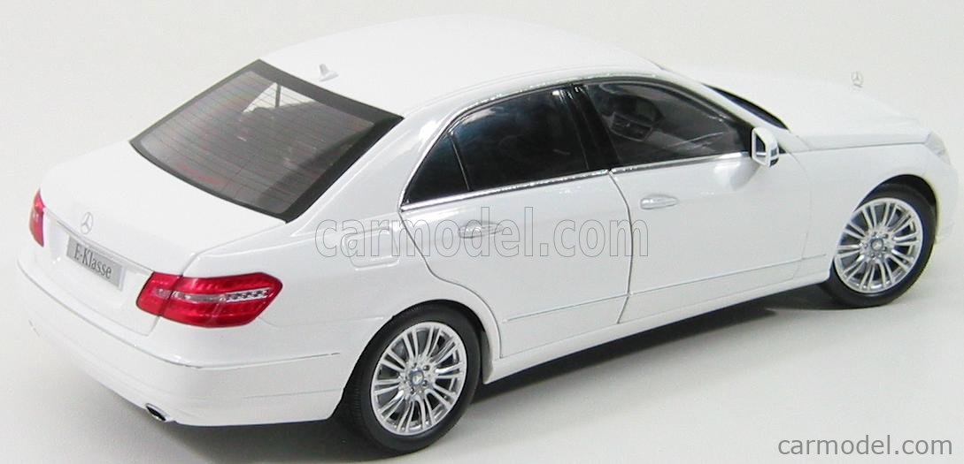 MINICHAMPS 150038001 Scale 1/18 | MERCEDES BENZ E-CLASS 2009 WHITE