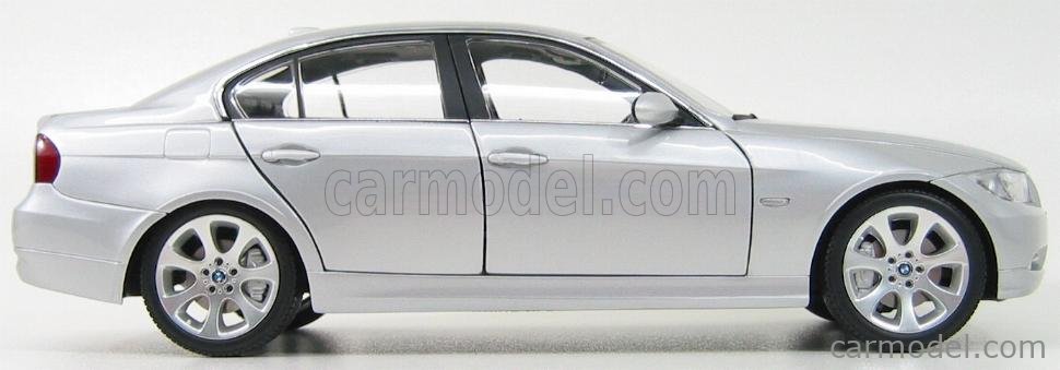 Kyosho 1:18 BMW 330i Sedan (E90) 2006 navy blue 8731NB model
