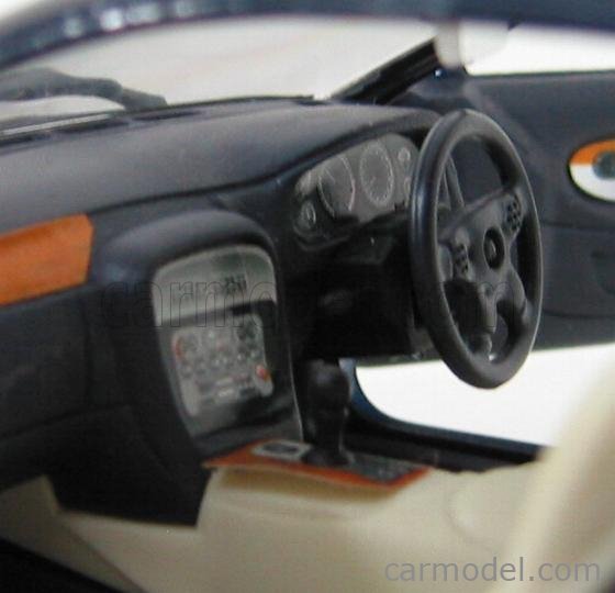 1/18 ミニカー　GUILOY アストンマーチン　DB7 1/18 Guiloy. Aston Martin DB7. Metallic red. Hard to find