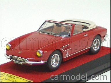 Le modèle réduit sous pression 1:43 de la Ferrari 330 GTC Coupé de 1966 en bleu clair Le modèle réduit sous pression 1:43 de la Ferrari 330 GTC Coupé de 1966 en bleu clair
