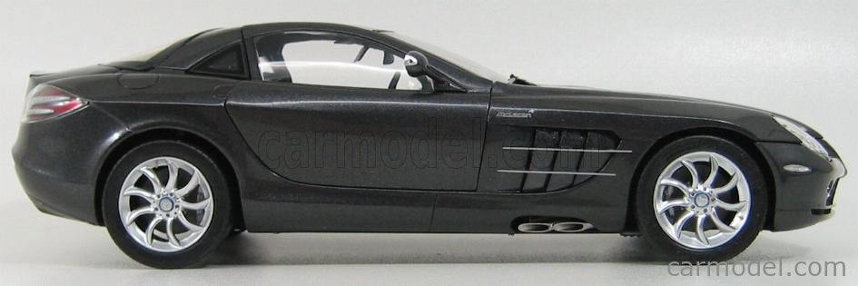 CMC M045B Scale 1/18 | MERCEDES BENZ SLR MCLAREN 2003 GREY MET