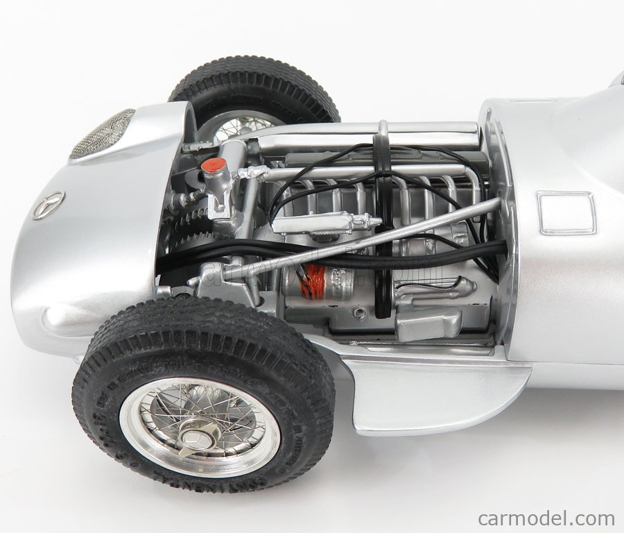 CMC M006 Scala 1/18 | MERCEDES BENZ F1 W196 SPIDER 1955 SILVER