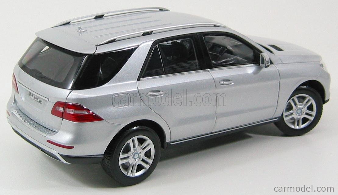 メルセデスベンツ M-クラス 2011年 1/18 ミニチャンプス メルセデスベンツ M-クラス 2011年 1/18 ミニチャンプス