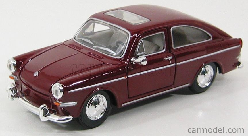 MAISTO 31289 Scale 1/24 | VOLKSWAGEN 1600 FASTBACK 1967 BORDEAUX