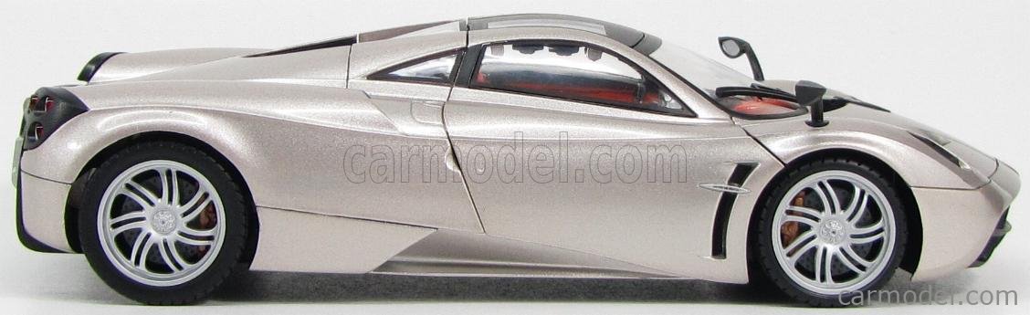 Motormax 1/18 Pagani Huayra 73100PTM - Métal Argent/or - Occasion