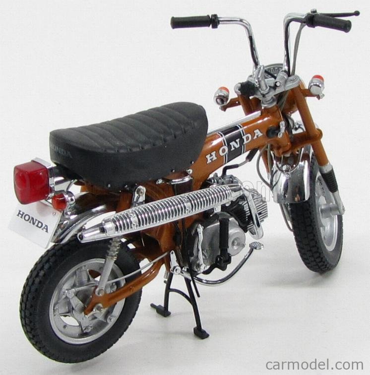 EBBRO EB10006 Scale 1/10 | HONDA DAX ST50 1969 GOLD