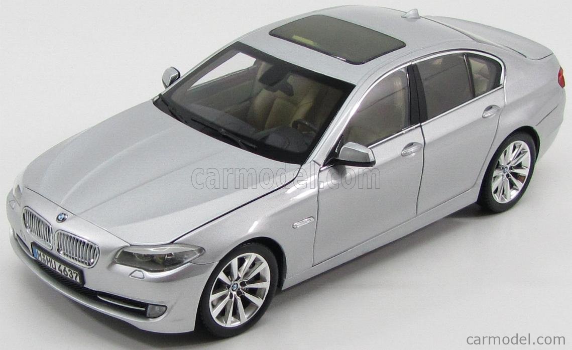 自動車 BMW 1/18 5SERIES 1/18 GTAutos BMW 5 Series 535i (Silver) Diecast Car Model
