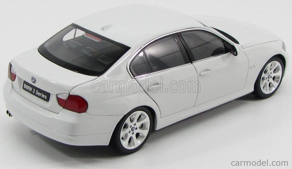 KYOSHO 08731W Scale 1/18 | BMW 3-SERIES 330i BERLINA 2005 WHITE