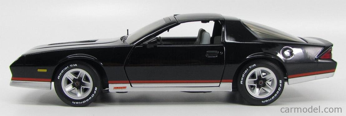 SUN-STAR 01927 Scale 1/18 | CHEVROLET CAMARO Z/28 COUPE 1982 BLACK