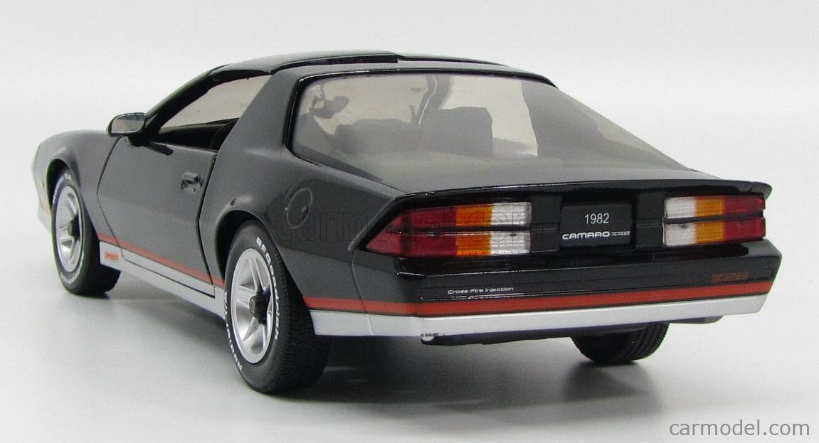 SUN-STAR 01927 Scale 1/18 | CHEVROLET CAMARO Z/28 COUPE 1982 BLACK