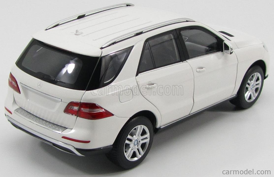 MINICHAMPS 100030101 Scale 1/18 | MERCEDES BENZ M-CLASS ML 2011 WHITE