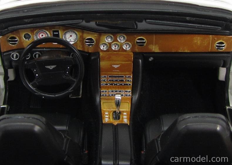 Lot 170 - A Minichamps 1:18 Scale Bentley Azure - 2006