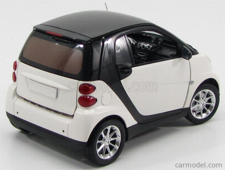 MINICHAMPS 150036302 Scale 1/18 | SMART FORTWO COUPE 2007