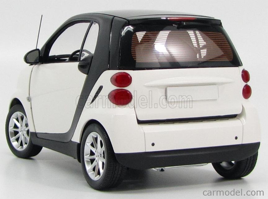 MINICHAMPS 150036302 Scale 1/18 | SMART FORTWO COUPE 2007