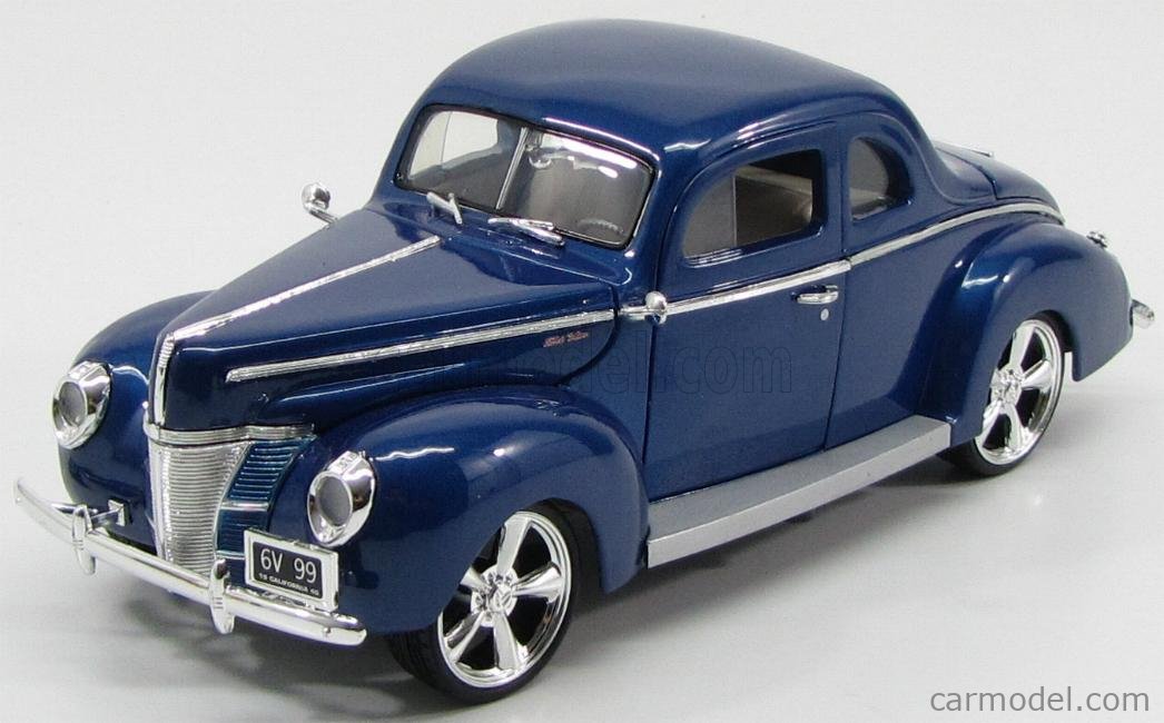 Motor Max American Classics 1940 Ford Deluxe 1:18 Scale Diecast Car Blue