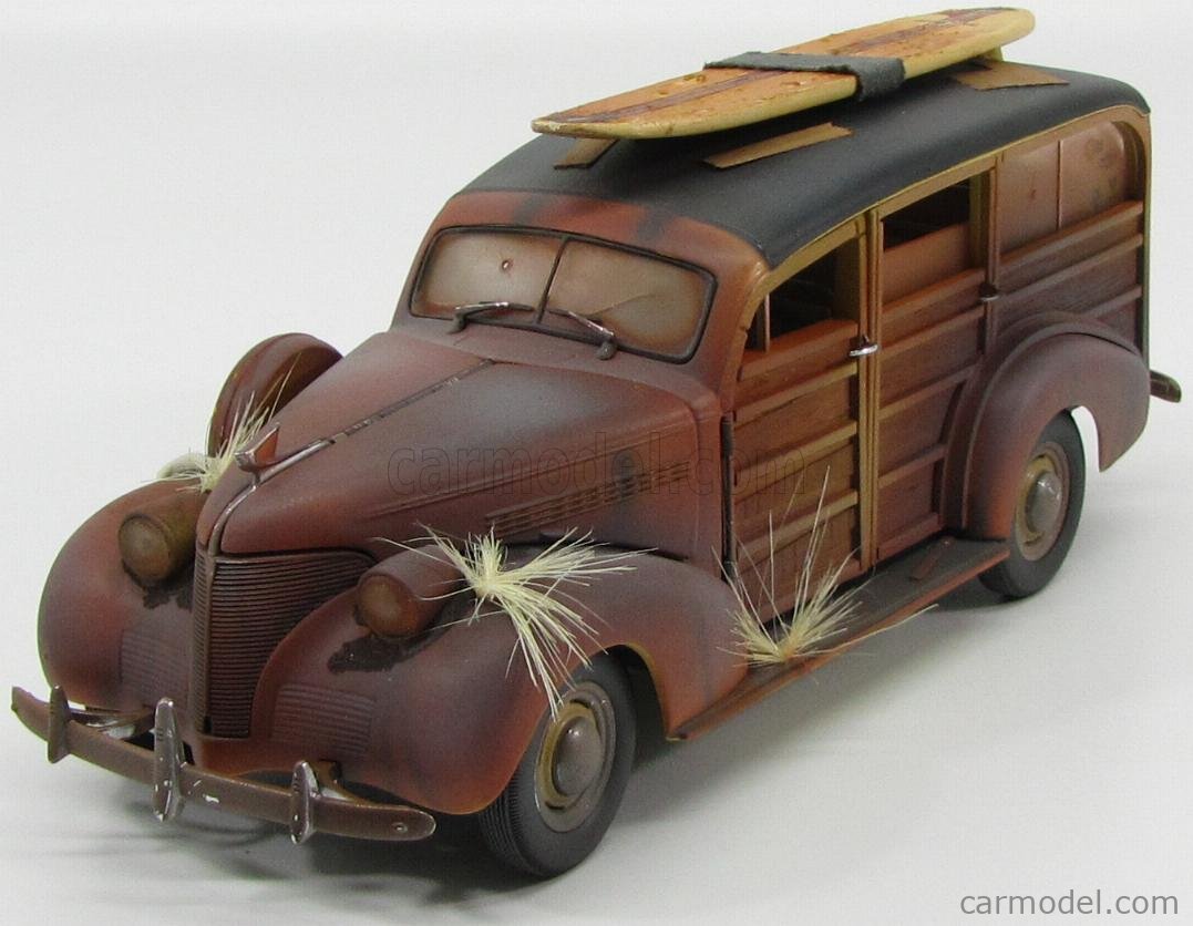 CHEVROLET - WOODY WAGON 1949 - WITH SURFBOARD