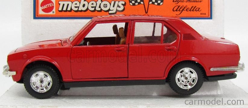 MEBETOYS 8566 ALFA Romeo Alfetta rouge 4 portes 1/24 EUR 50,00