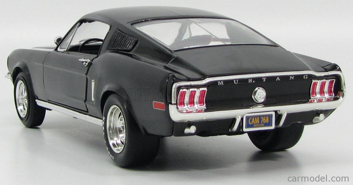 Ertl 1/18 Scale Diecast - 7850 '32 Ford Street Rod Green