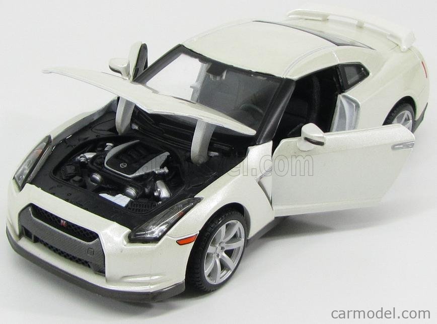 Maisto 1/24 日産　GT-R 2009 Amazon.com: Maisto 1:24 Scale 2009 Nissan GT-R Diecast