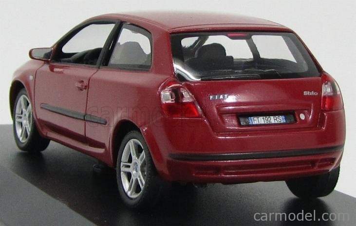 FIAT 8V Rouge NOREV 1:43 de reference 778001