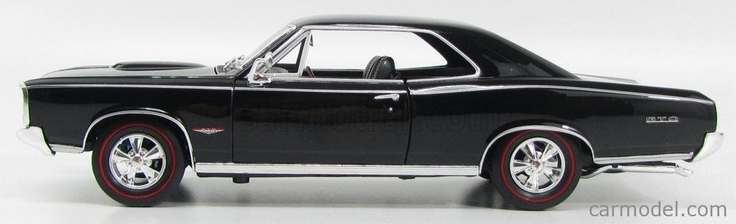 Welly 1966 Pontiac GTO 1:18 Scale Diecast Model Car Gold