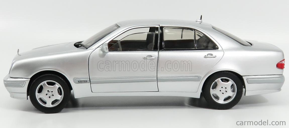 SUN-STAR 01170 Scale 1/18 | MERCEDES BENZ E-CLASS E320 2001 SILVER