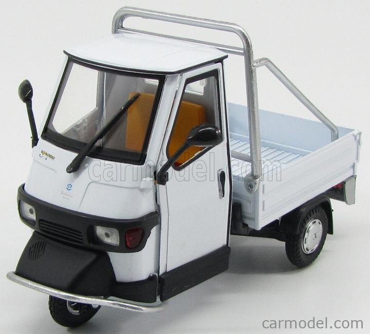 Piaggio Ape Cross 50 2000 New 1:18 Size Details about   New Ray Scooter 