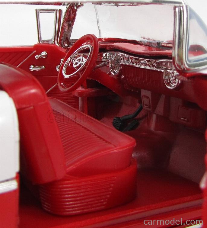 Oldsmobile Super 88 Convertible Blanco/Rojo 1:24 – Clásico de cole