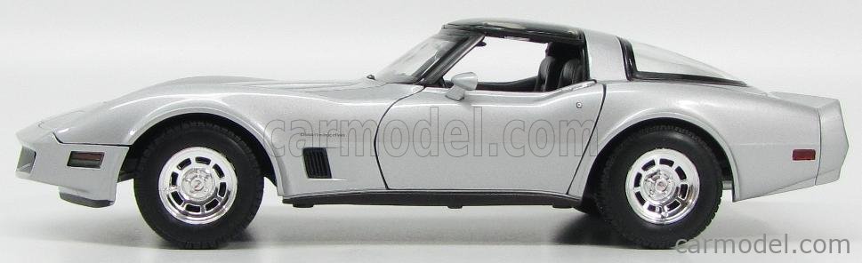 1982 CHEVROLET CORVETTE COUPE SIVER BY WELLY 1:18 BRAND NEW IN BOX 
