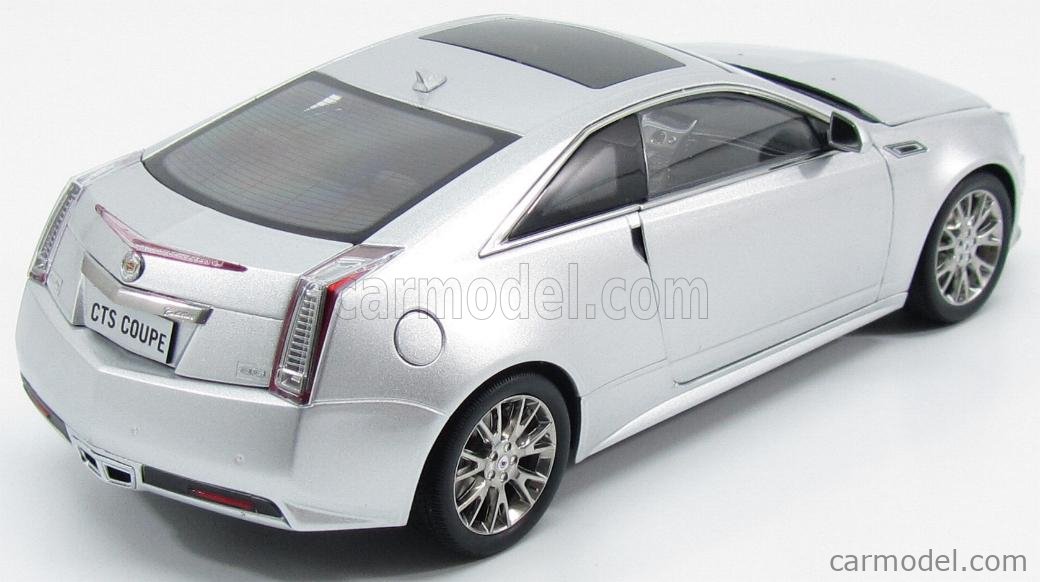 AUTOart Cadillac CTS-V ホワイト 1:18 2004 Cadillac CTS-V SCCA World Challenge GT diecast model