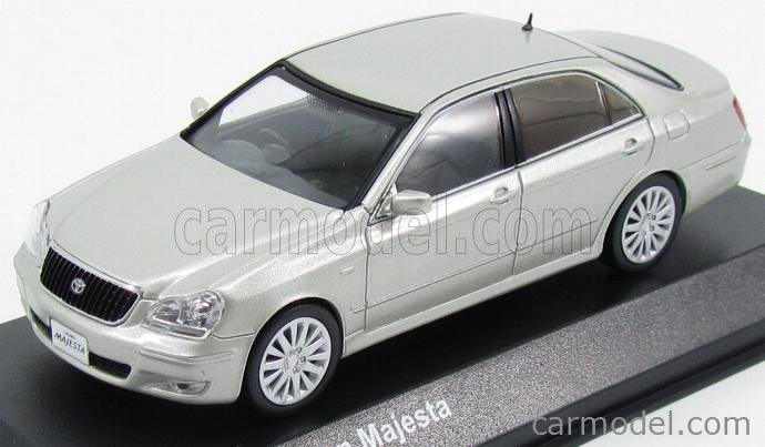 TOYOTA - CROWN MAJESTA 2009