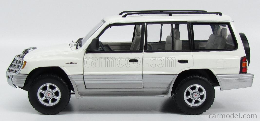 SUN-STAR 01228 Scale 1/18 | MITSUBISHI MONTERO V6 1998