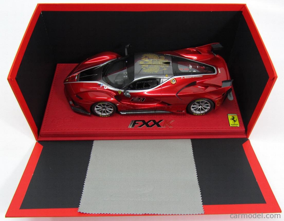 Miniature Minichamps BMW Série 5 I5 M50 (G60) 2023 – 1/18, Rouge Feu Métal, Neuve