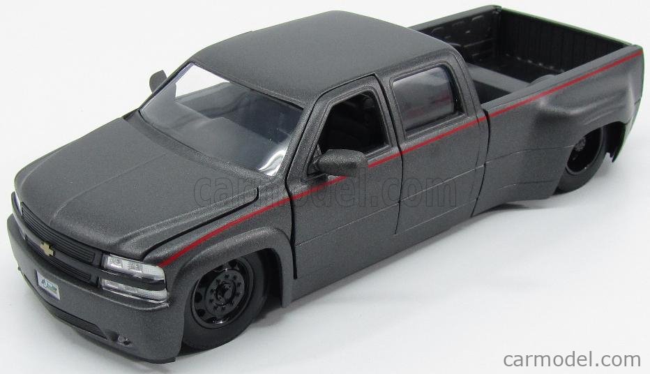 1/24 Scale 1999 Chevrolet Silverado Truck Diecast Model