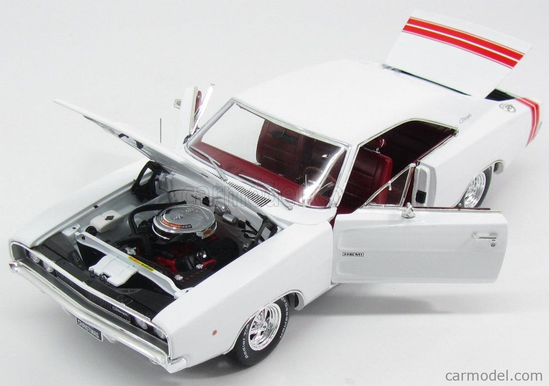 希少❗️ auto world 1968 ダッジ チャージャー R/T　1：18 オートワールド 1968 ダッジ チャージャー R/T 1:18 シルバー