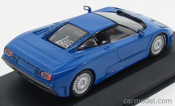 Voiture sportive BUGATTI EB 110 de 1994 de couleur rouge